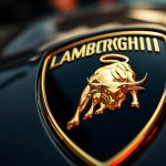 découvrez l'histoire fascinante du logo lamborghini et la signification du taureau, symbole de puissance et de performance emblématique de la marque.